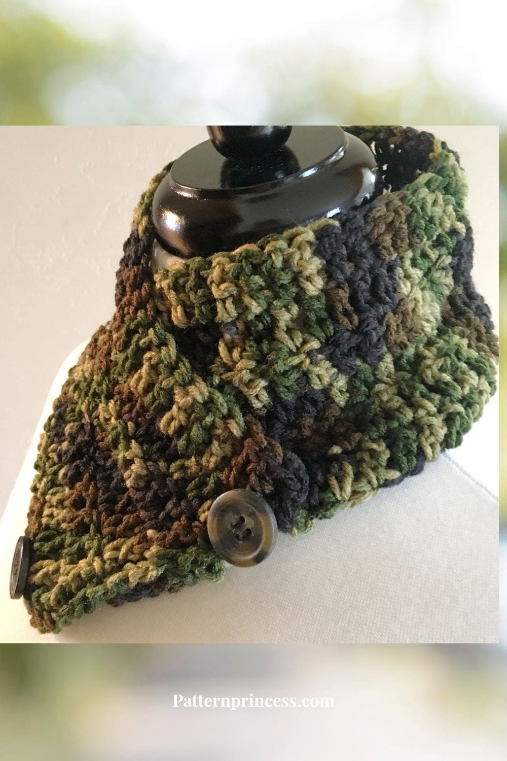 beginner crochet cowl pattern in camouflage colors