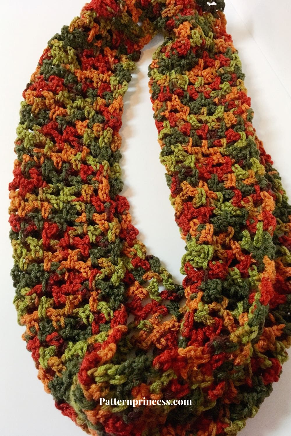 beginner crochet cowl pattern in fall color yarn