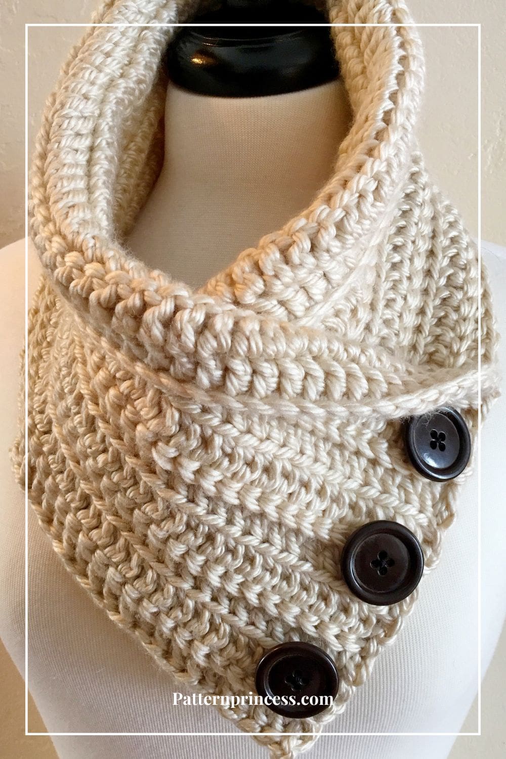 chunky yarn cowl using Los Angeles Tan
