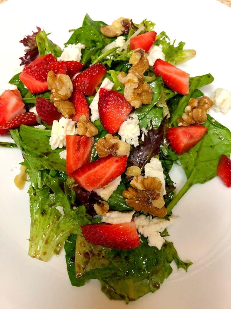 Delicious Strawberry Salad with Balsamic Vinaigrette 