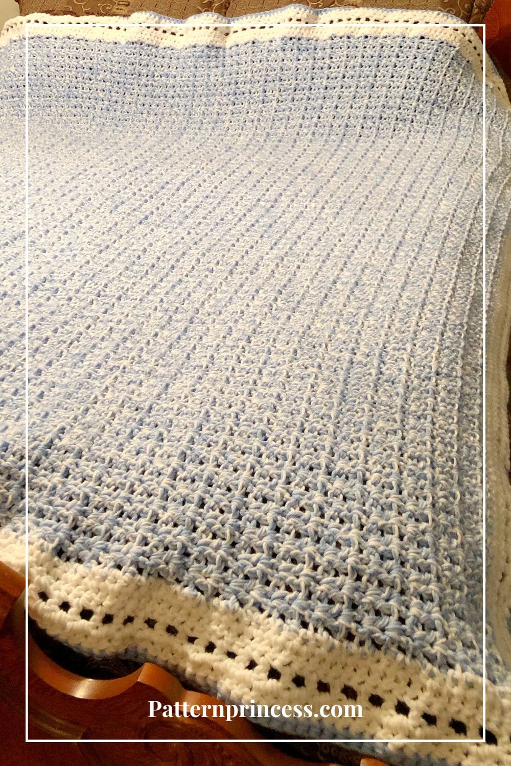 Chunky V Stitch Blanket on Bed