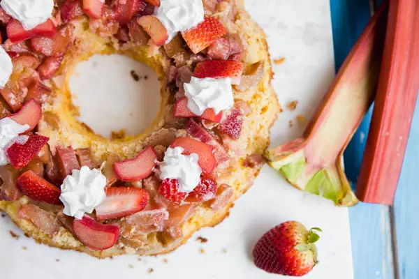 keto-strawberry-rhubarb-cake-ketofocus