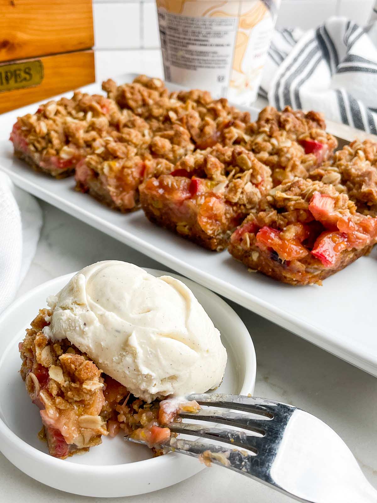 rhubarb-oatmeal-bars-midwesternhomelife