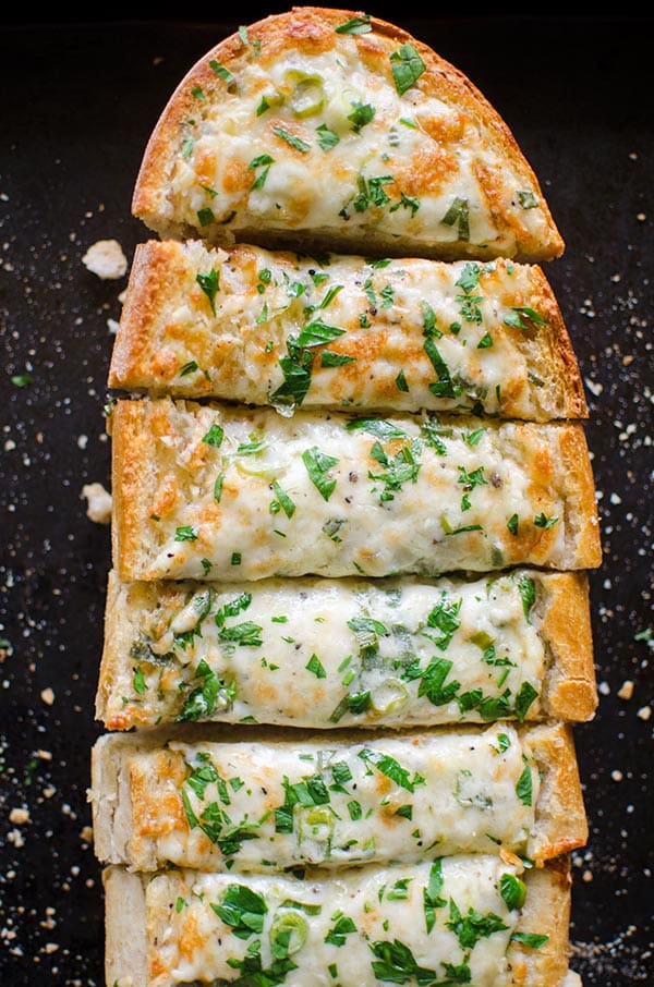 Cheesy-herbed-garlic-bread-with-basil-and-parsley
