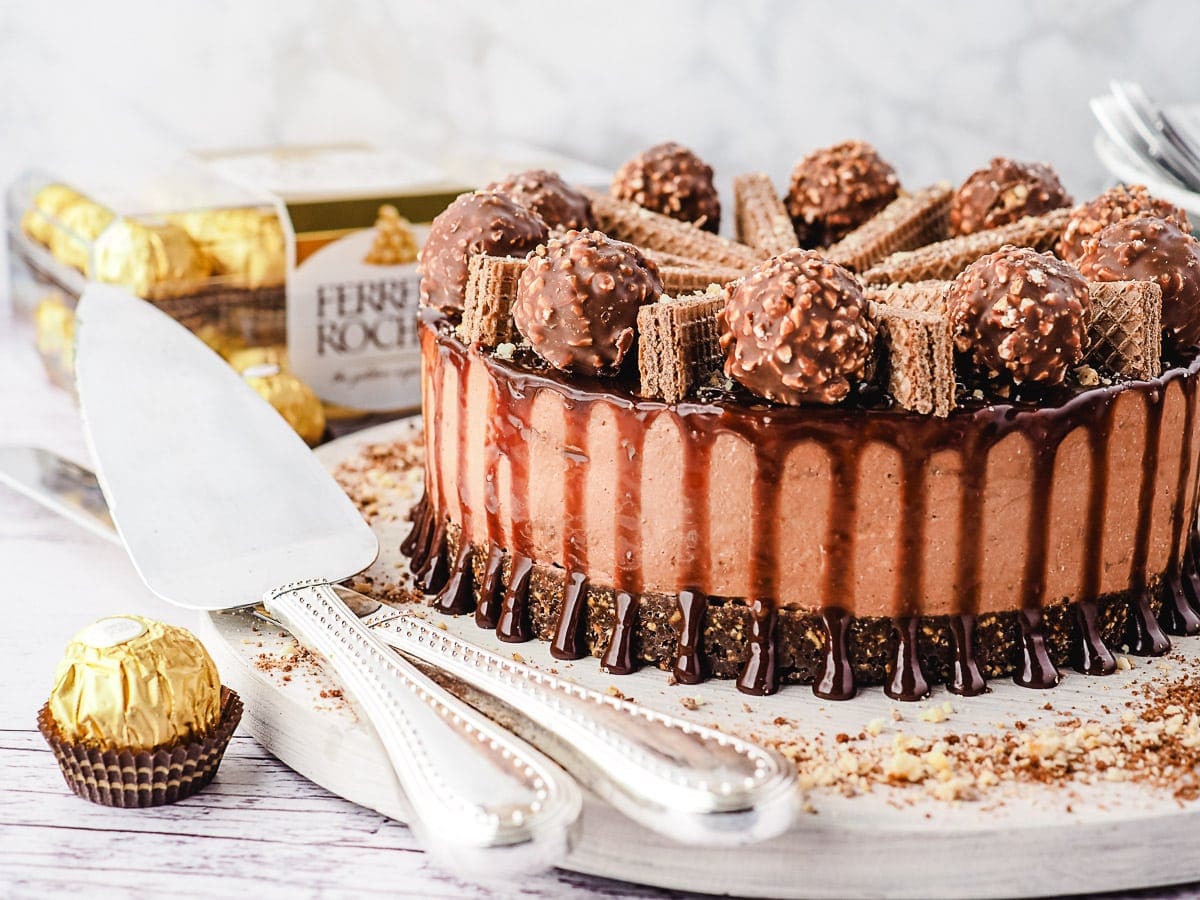 FERRERO ROCHER CHEESECAKE