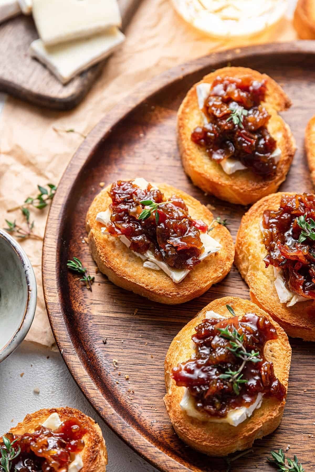 bourbon-bacon-jam-crostini