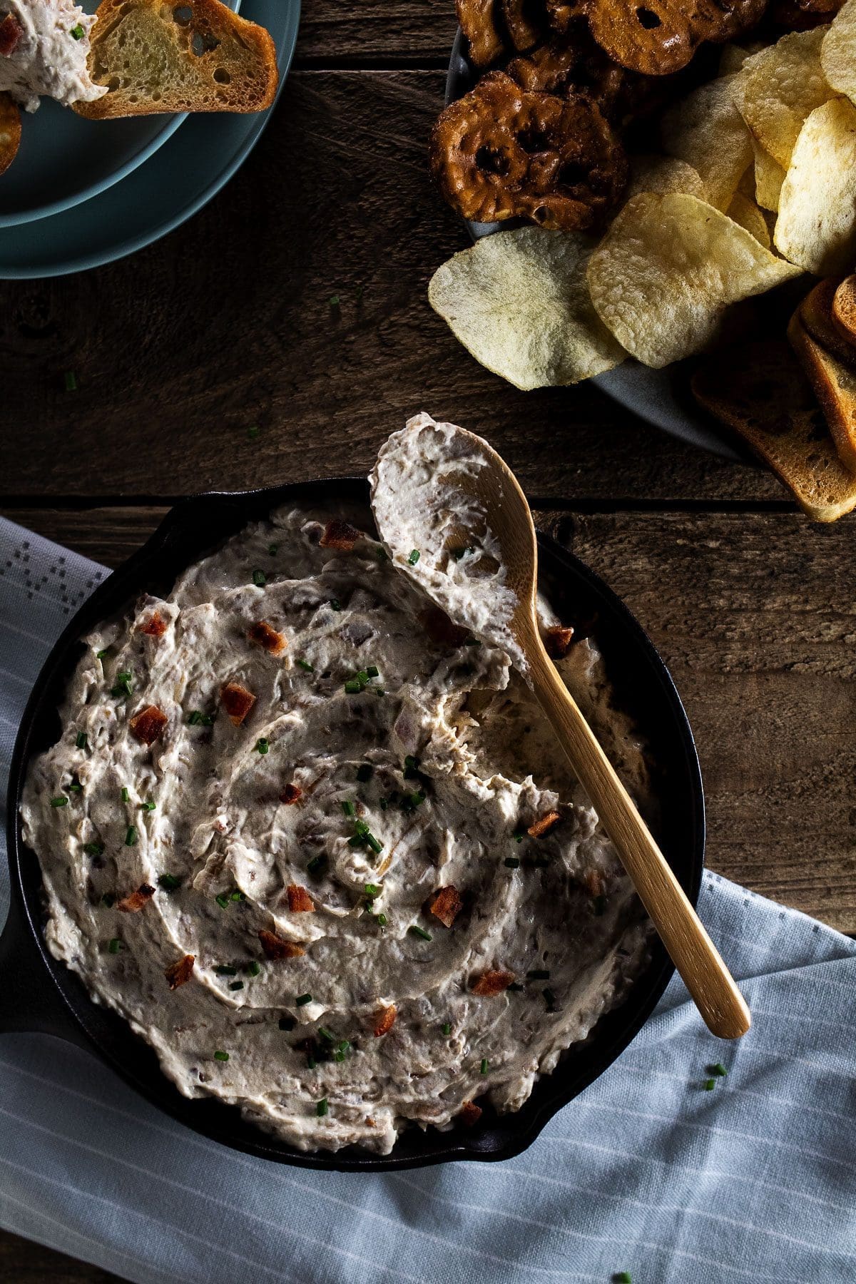 slow-cooker-caramelized-onion-bacon-dip