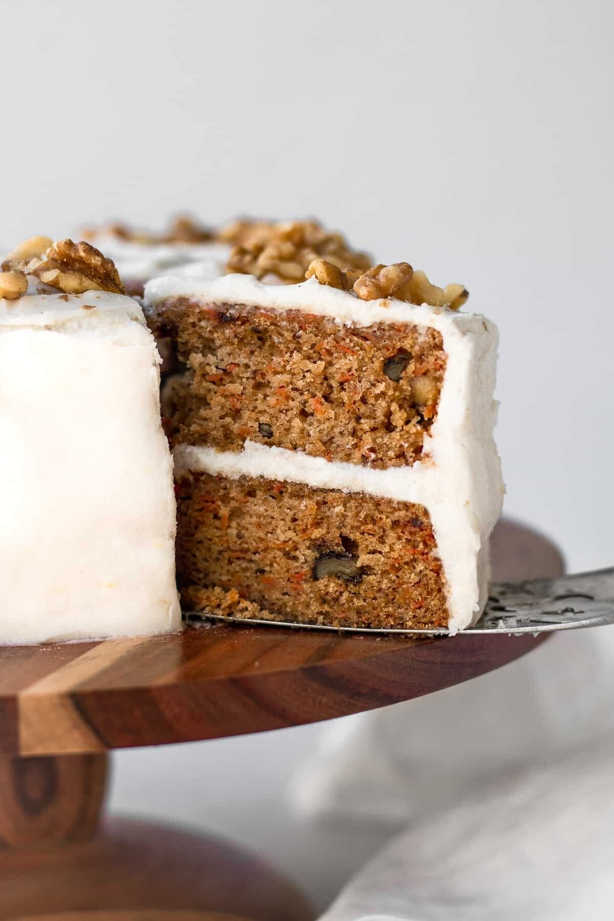 vegan-carrot-cake-sliced