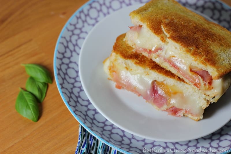 best-scamorza-and-prosciutto-sandwich-recipe