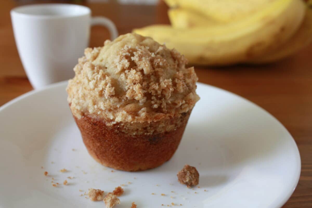 BANANA CINNAMON STREUSEL MUFFINS