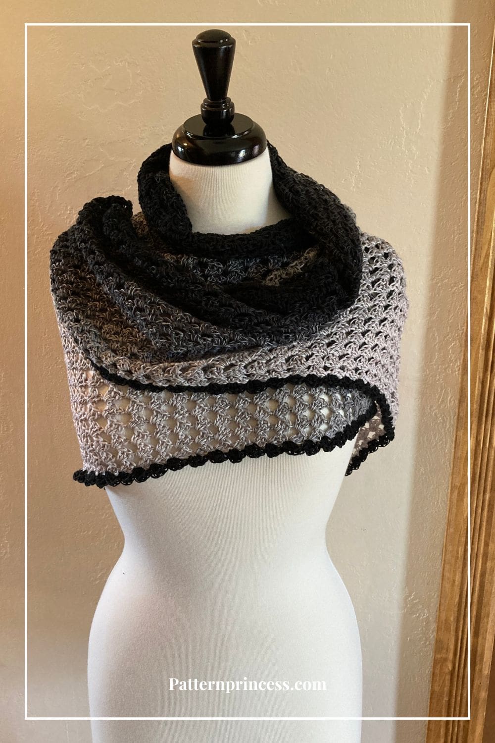 Layering the Contrasting Colors for Elegance