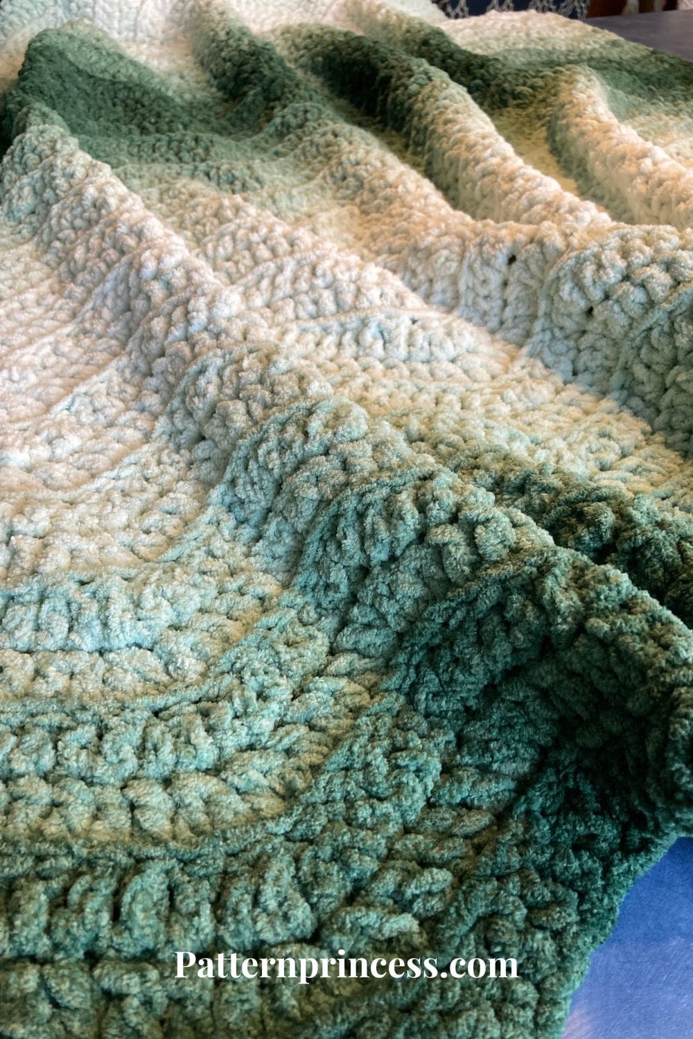Super Bulky number 6 yarn ripple stitch blanket close up