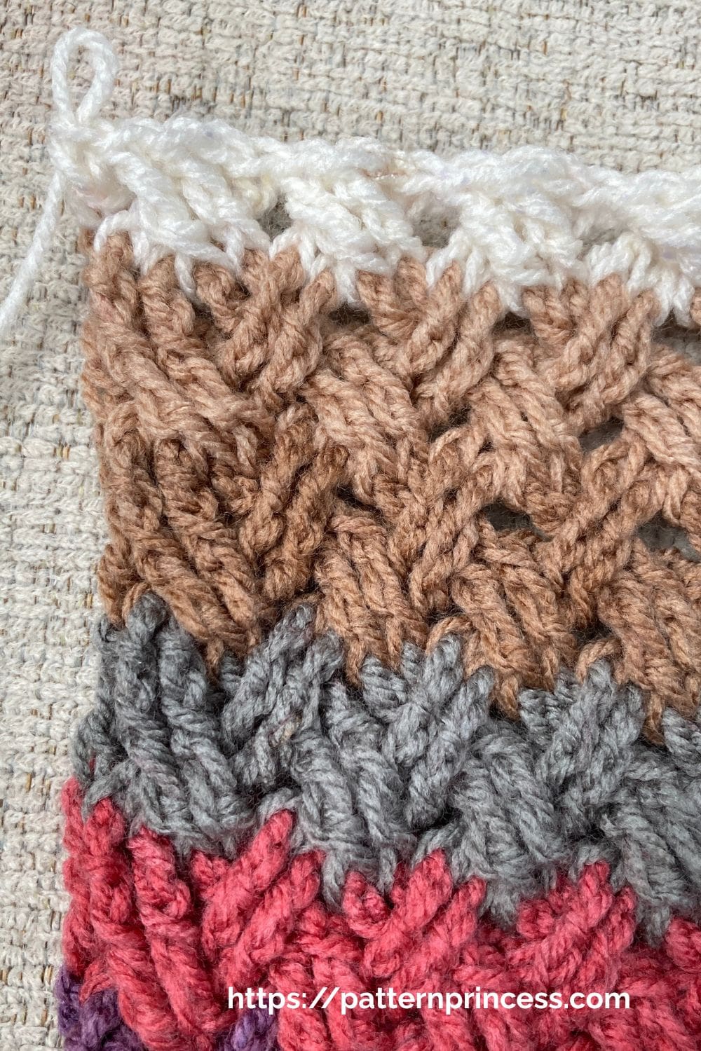 Switching yarn color every 2 rows