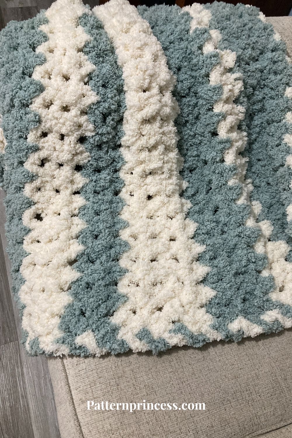Striped Plush Chunky blanket