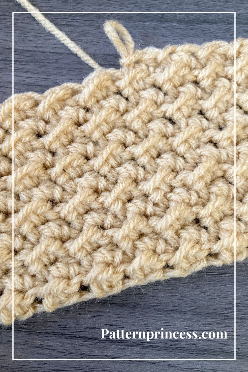 Medium Weight Yarn Even Moss Sample