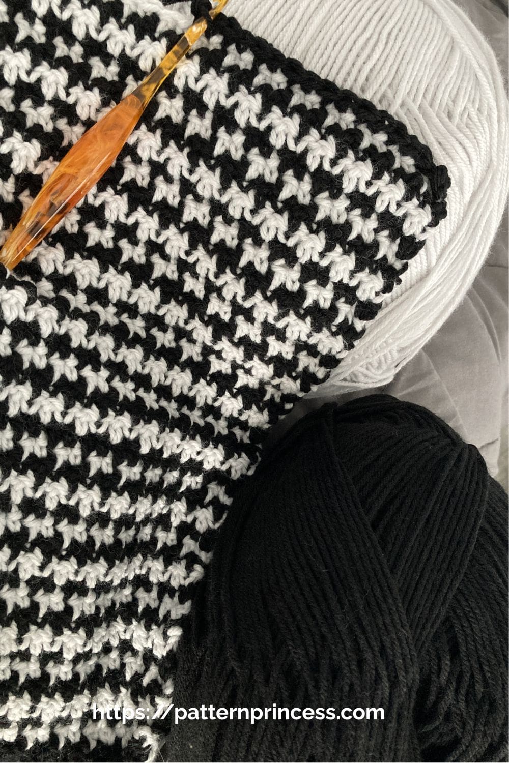 Beginner Friendly Two Tone Striped Throw