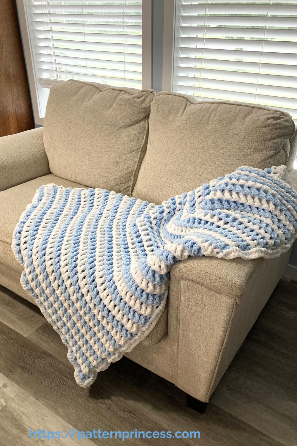 Bulky Yarn Crochet Throw Blanket in Two Colors